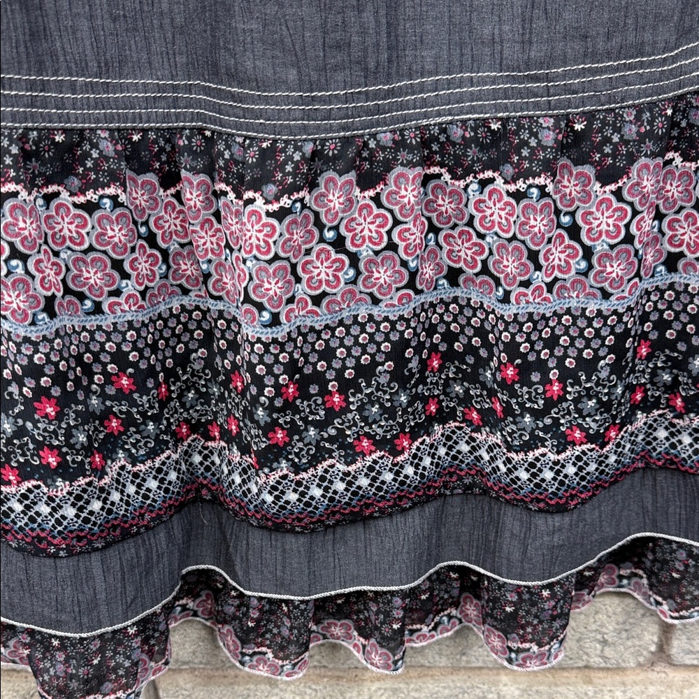 Chic Black Floral A-Line Skirt - Picture 2 of 4